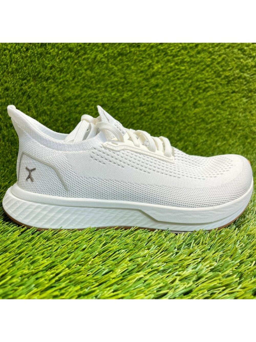 Flux Adapt Runner White Gum Womens Size 7.5 Running Athletic Walking Knit Shoes